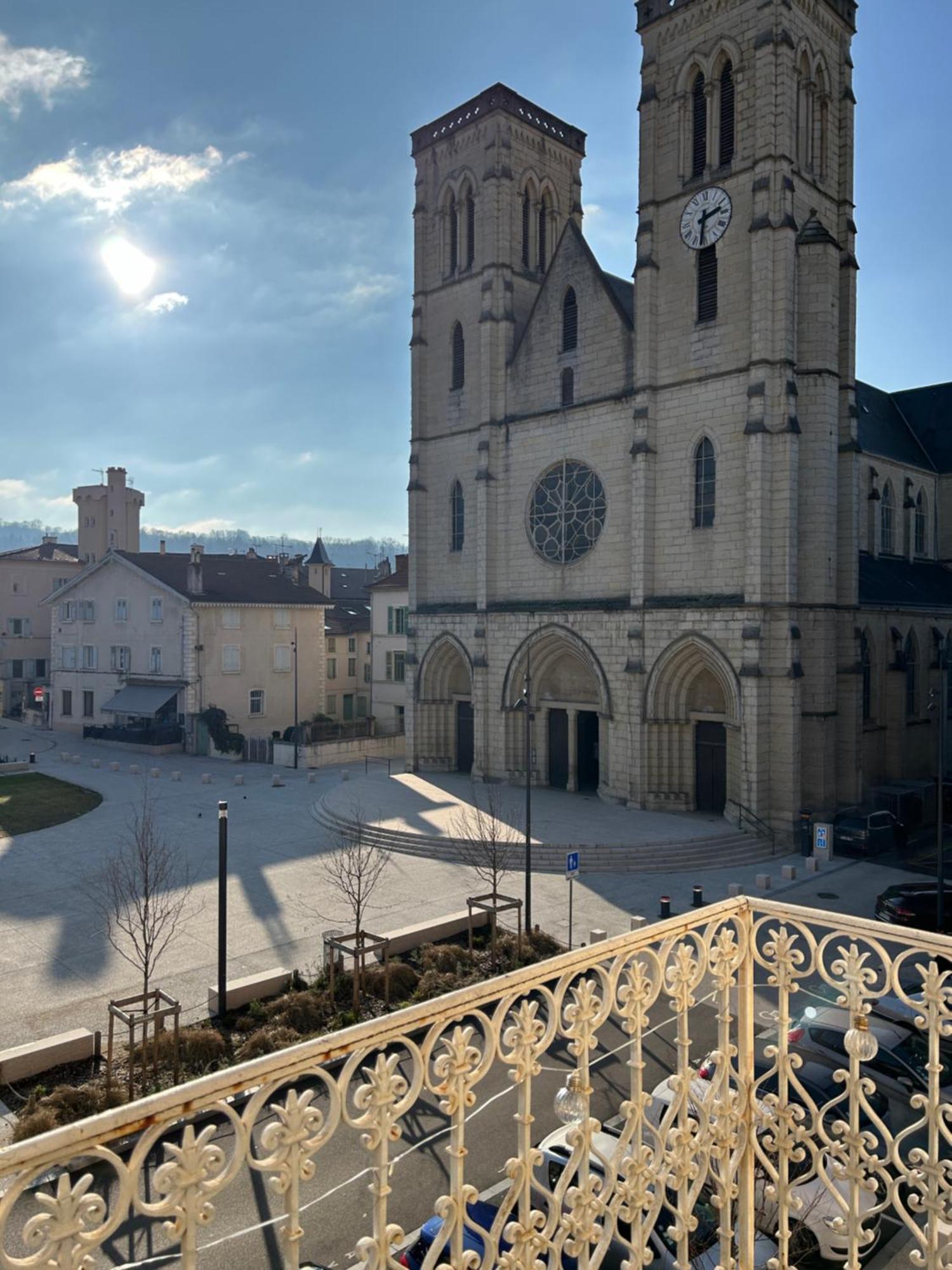 Carnot Place Bourgoin-Jallieu Extérieur photo