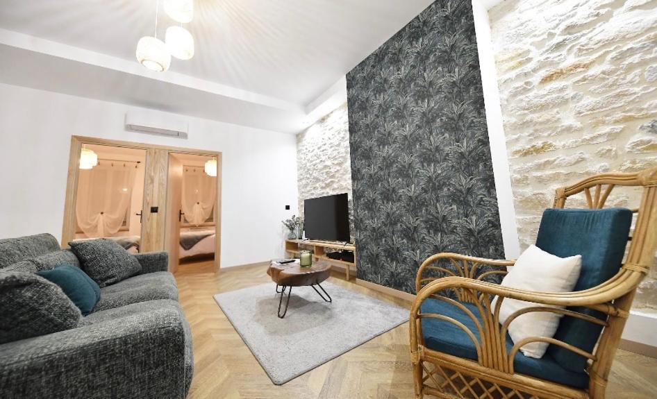 Carnot Place Bourgoin-Jallieu Extérieur photo